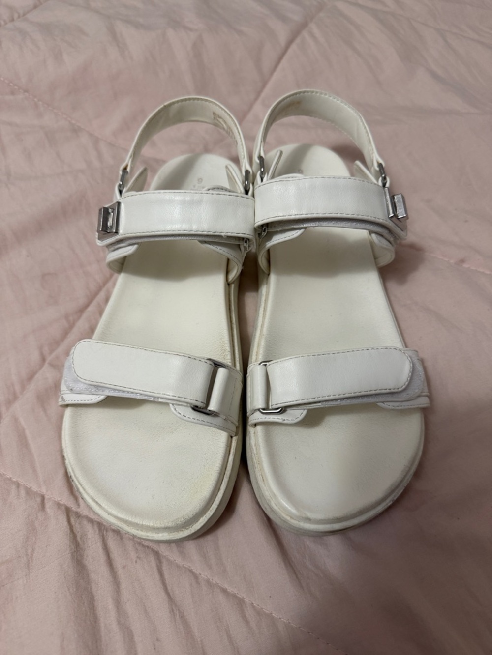 Dream pairs White Strappy Velcro Sandals